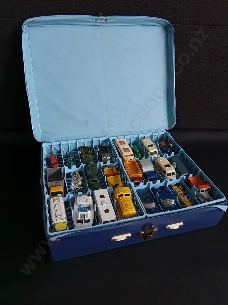 VINTAGE 1966 MATCHBOX LESNEY COLLECTORS CASE NO. 41, INCLUDING CONTENTS Image 1++