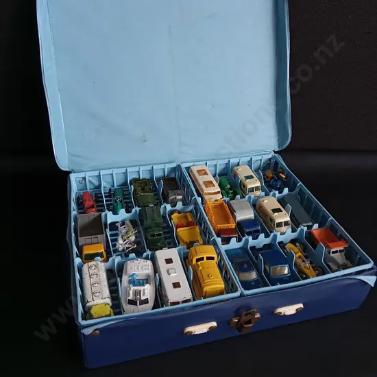 VINTAGE 1966 MATCHBOX LESNEY COLLECTORS CASE NO. 41, INCLUDING CONTENTS