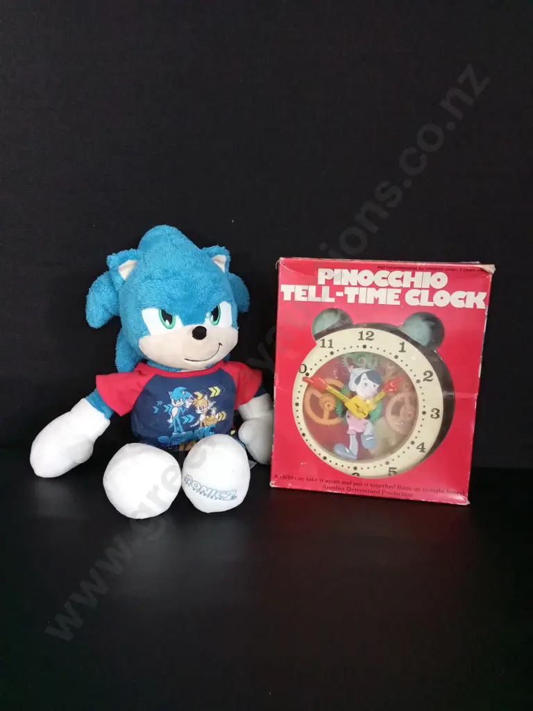 VINTAGE PINOCCHIO TELL-TOME CLOCK AND SONIC BUILD-A-BEAR Image 1++