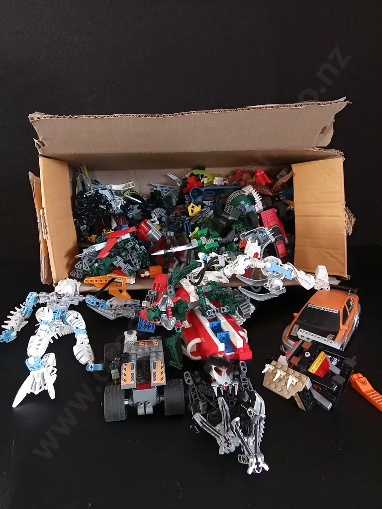 BOX OF TOYS, MOSTLY LEGO Image 1++