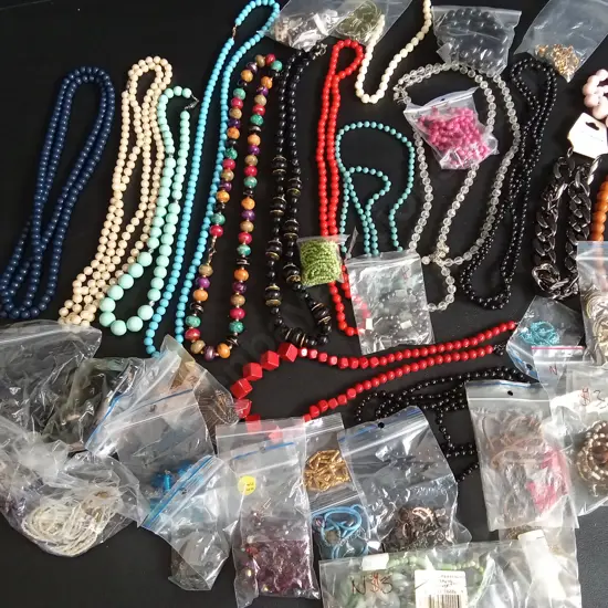 BAG OF COSTUME JEWELLERY