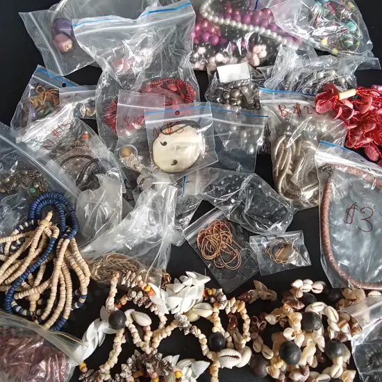 BAG OF COSTUME JEWELLERY