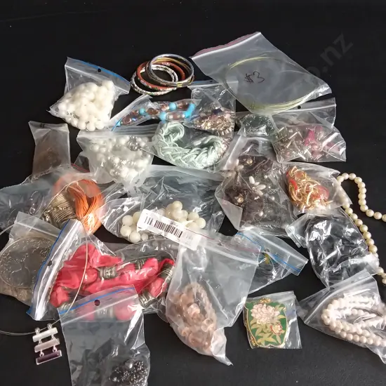 BAG OF COSTUME JEWELLERY