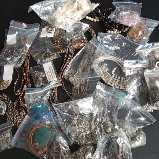 BAG OF COSTUME JEWELLERY