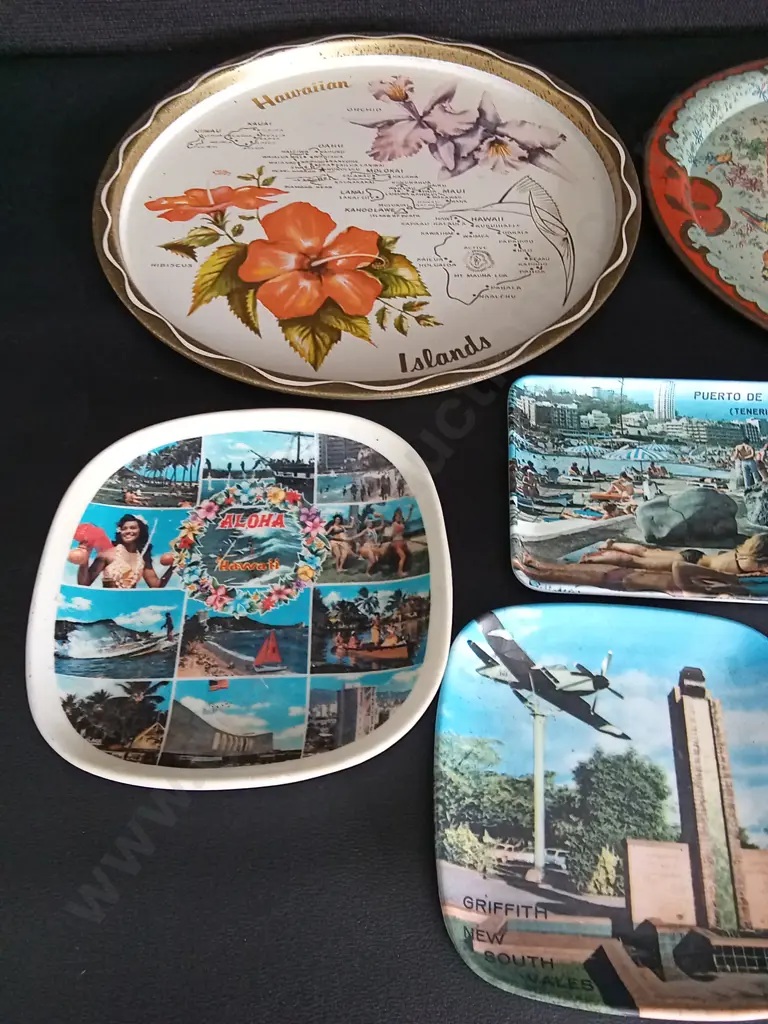 VINTAGE METAL TRAYS AND POSTCARD STYLE DISHES LARGEST DIA 28CM Image 1++