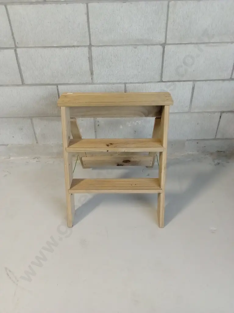 WOODEN STEP LADDER, H 57CM Image 1++