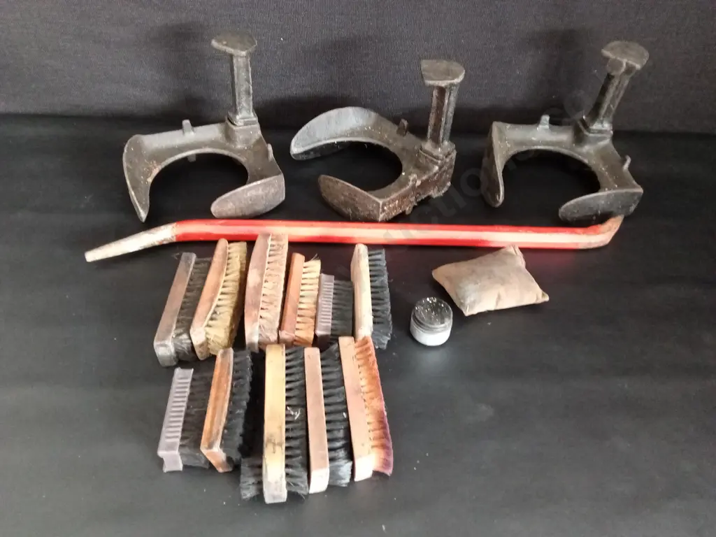 ASSORTED VINTAGE ITEMS Image 1++