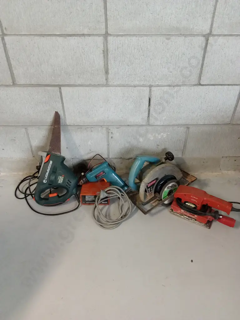 SET OF POWER TOOLS INCLUDING SPEED SAW, SANDER, ELECTRIC SAW AND DRILL. Image 1++