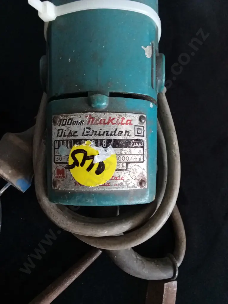 COLLECTION OF WORKING CORDED POWER TOOLS, AND METAL FILES Image 1++