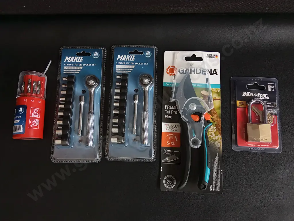 5 PIECES BRAND NEW HARDWARE AND GARDEN TOOL Image 1++