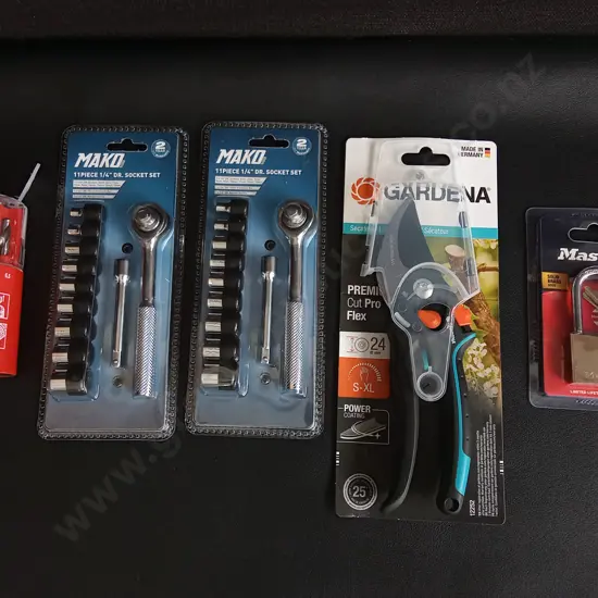 5 PIECES BRAND NEW HARDWARE AND GARDEN TOOL