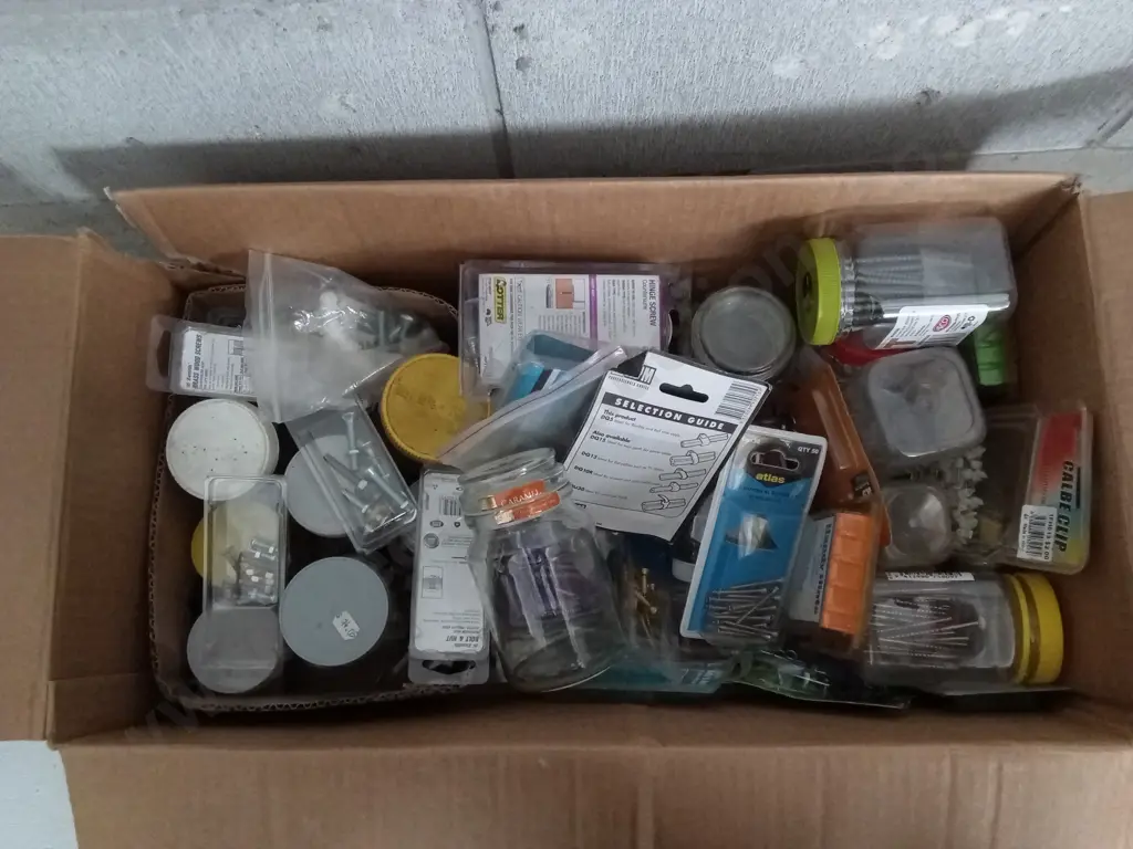 BOX OF HARDWARE Image 1++