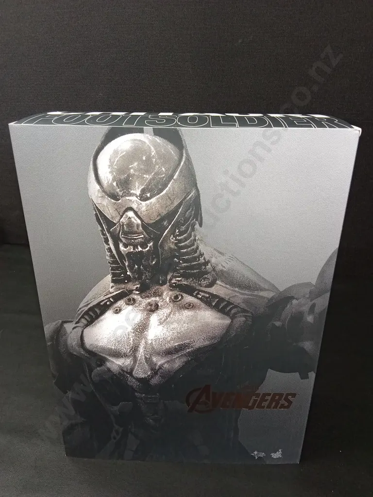 UNOPENED HOT TOYS MMS226 THE AVENGERS 1/6 SCALE CHITAURI FOOTSOLDIER FIGURE Image 1++