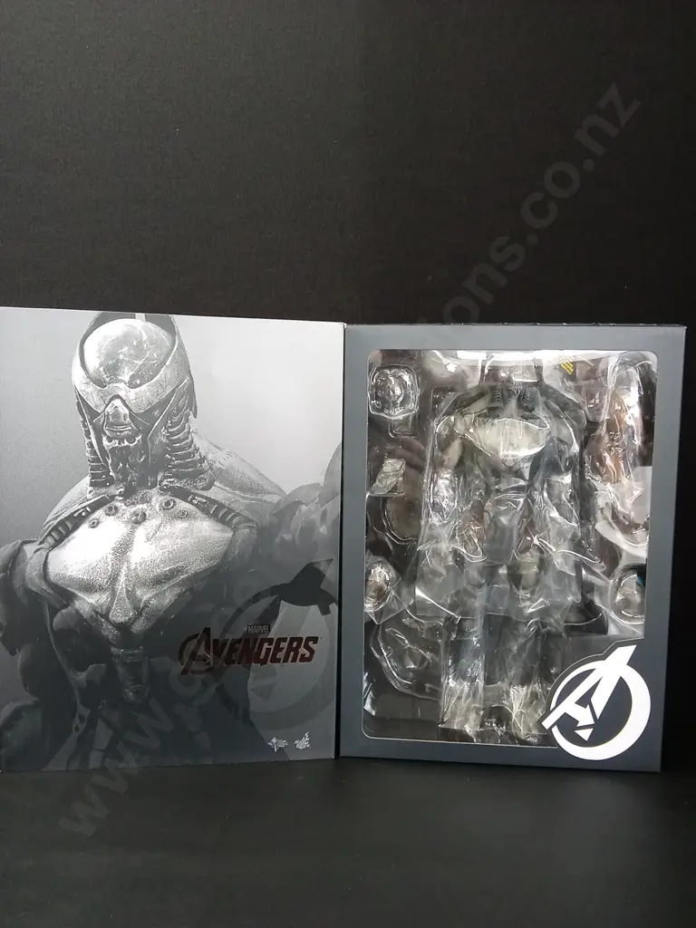 UNOPENED HOT TOYS MMS226 THE AVENGERS 1/6 SCALE CHITAURI FOOTSOLDIER FIGURE Image 1++