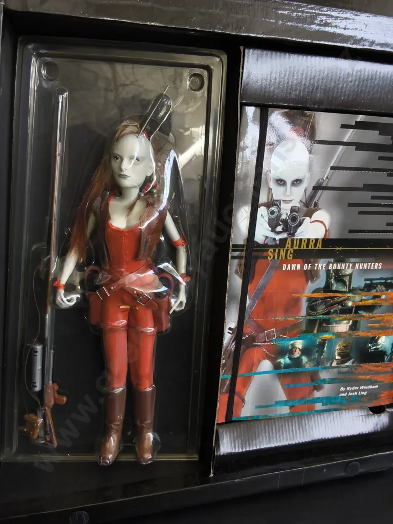VINTAGE STAR WARS MASTERPIECE EDITION: AURRA SING, DAWN OF THE BOUNTY HUNTERS BOX SET, 12" FIGURE AND HARDCOVER BOOK Image 1++