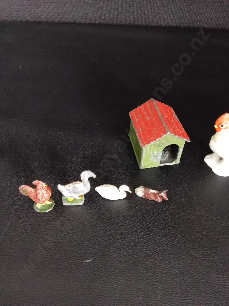 COLLECTION OF VINTAGE MINIATURE FIGURES TALLEST H5CM Image 1++