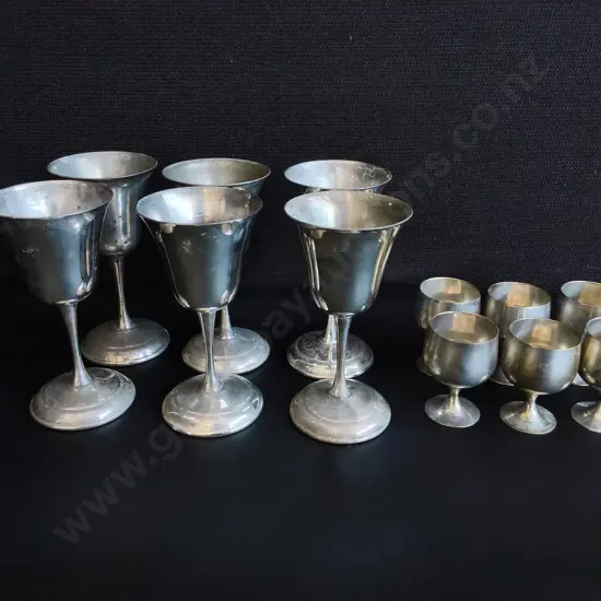 VINTAGE SILVER PLATED SHERWOOD WINE GOBLETS AND EPNS CORDIALS, TALLEST H 13 CM, 12 PIECES
