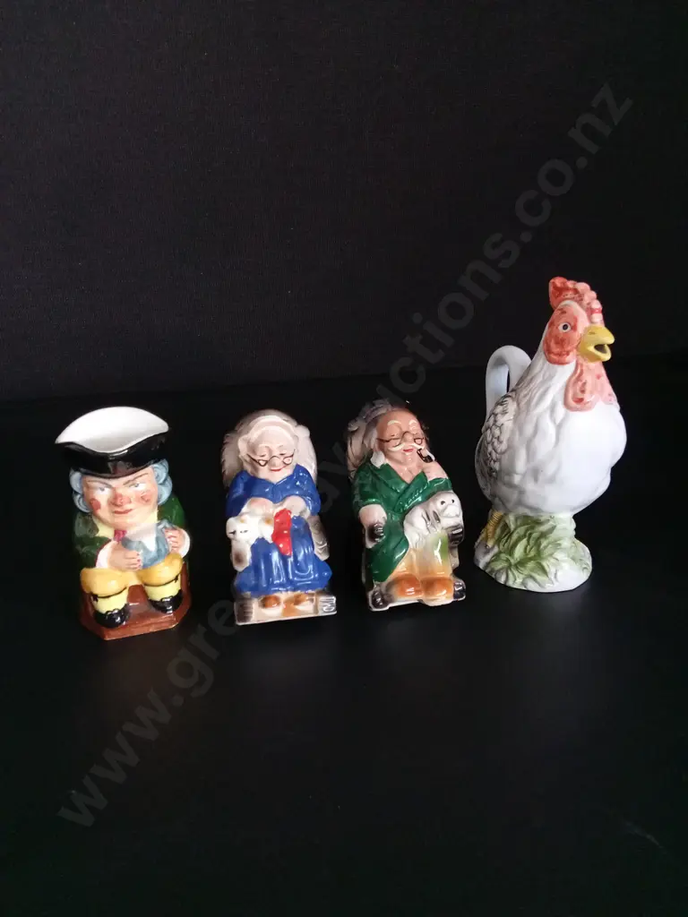 5 DECORATIVE ITEMS INCLUDING VINTAGE JAPANESE SALT AND PEPPER SHAKERS H8.5CM Image 1++