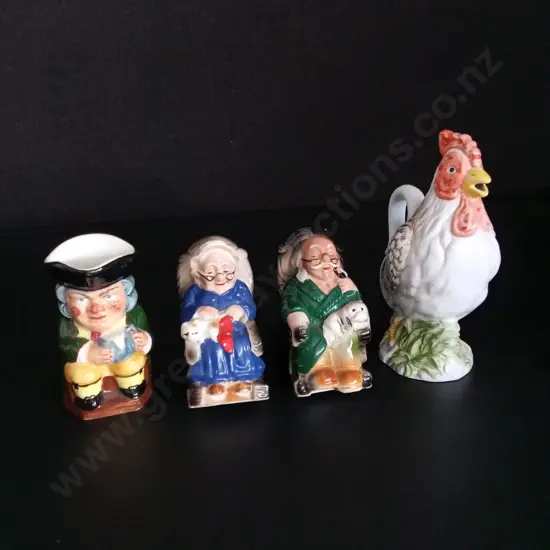 5 DECORATIVE ITEMS INCLUDING VINTAGE JAPANESE SALT AND PEPPER SHAKERS H8.5CM
