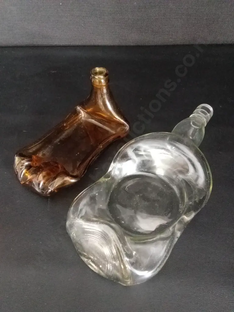 2 GLASS BOTTLE ASHTRAYS AND VINTAGE ORANGE VASE H15CM Image 1++