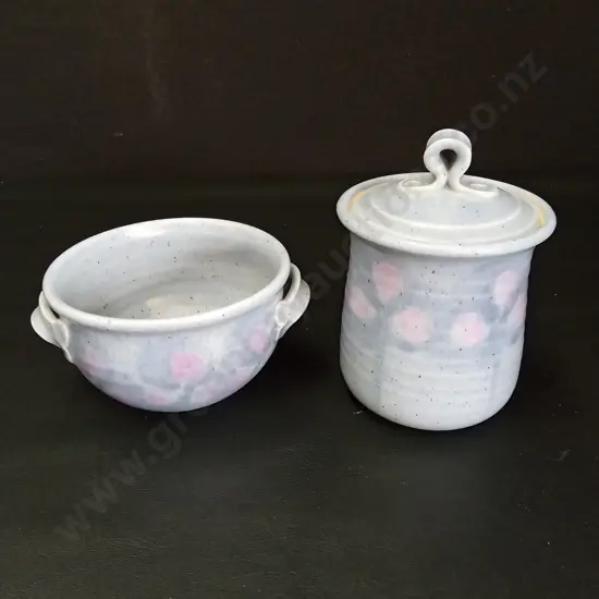 2 PIECES JANET EVANS POTTERY TALLEST H16CM