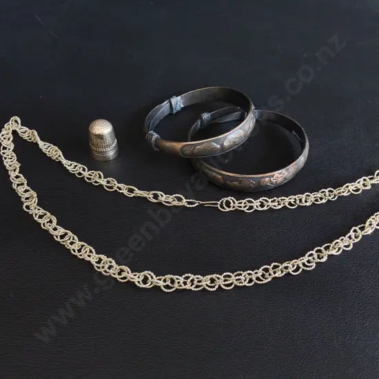 VINTAGE SILVER TONED NECKLACE, PAIR OF BANGLES AND THIMBLE