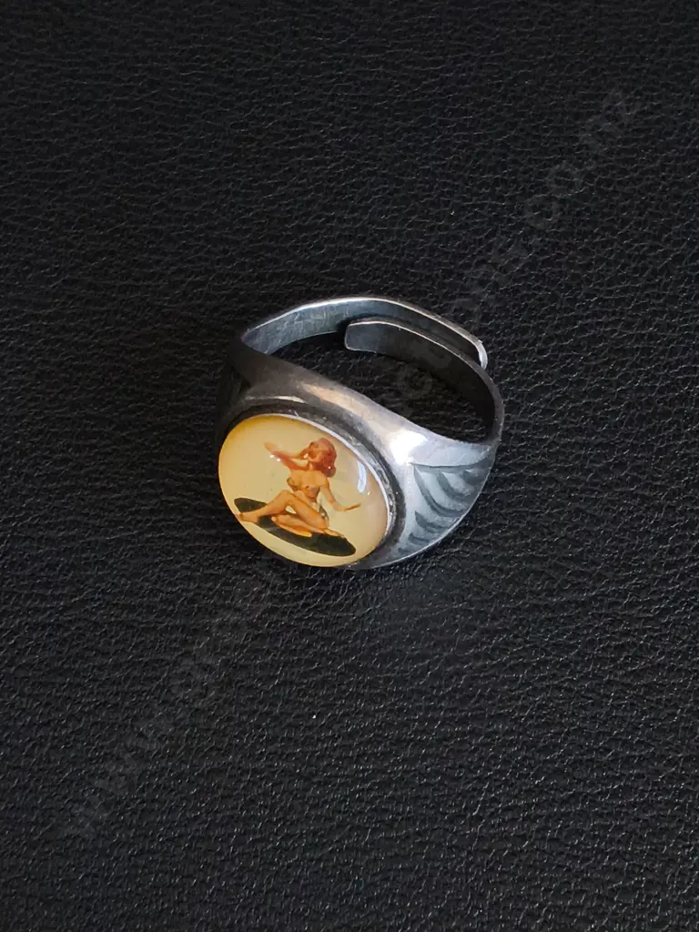 VINTAGE WINKY AND DUTCH ADJUSTABLE RING WITH RETRO PIN UP GIRL GRAPHIC Image 1++