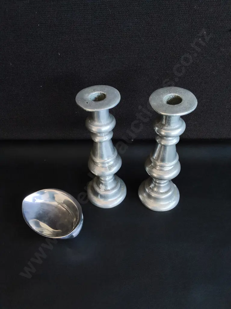 SILVER TONED PAIR OF CANDLESTICK HOLDERS AND TRINKET DISH, TALLEST H 20 CM Image 1++
