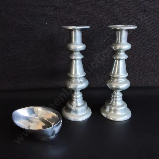 SILVER TONED PAIR OF CANDLESTICK HOLDERS AND TRINKET DISH, TALLEST H 20 CM