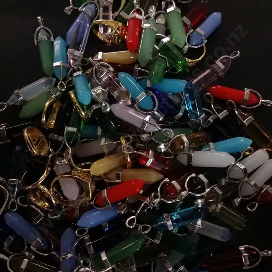 MIX OF PENDANTS AND RINGS