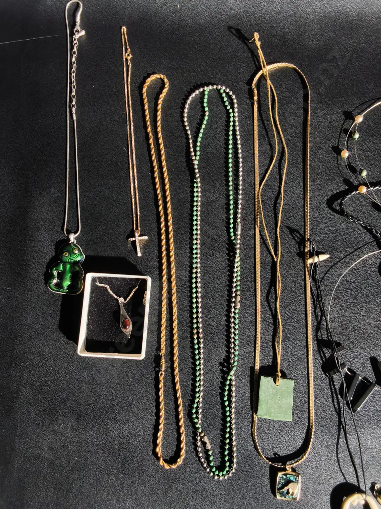 MIX OF NECKLACES Image 1++