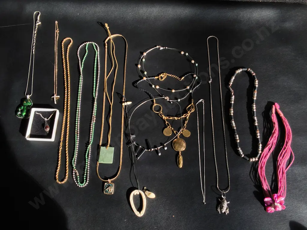 MIX OF NECKLACES Image 1++