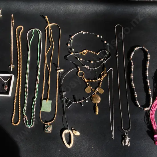 MIX OF NECKLACES