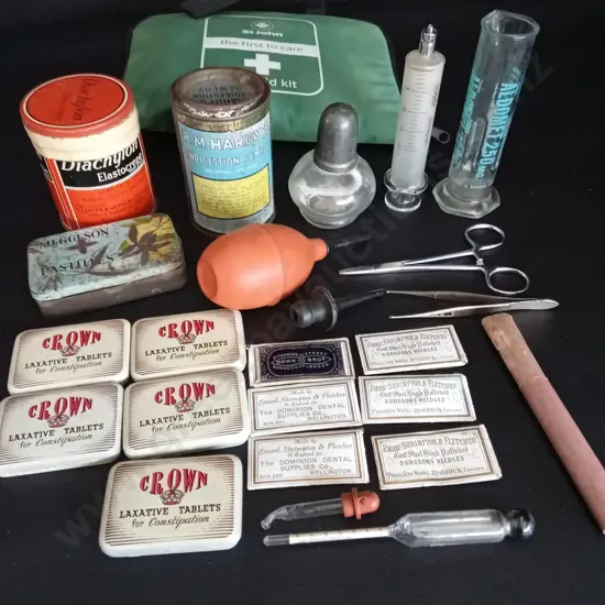 COLLECTION OF VINTAGE MEDICAL EQUIPMENT AND A FIRST AID KIT