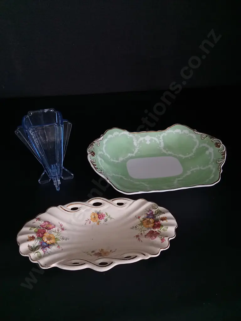 3 ITEMS INCLUDING ROYAL STRATFORD DISH L22CM AND SPODE DISH L25CM Image 1++