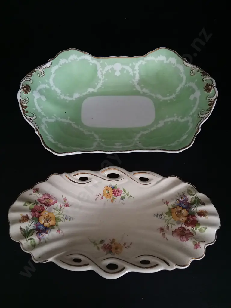 3 ITEMS INCLUDING ROYAL STRATFORD DISH L22CM AND SPODE DISH L25CM Image 1++