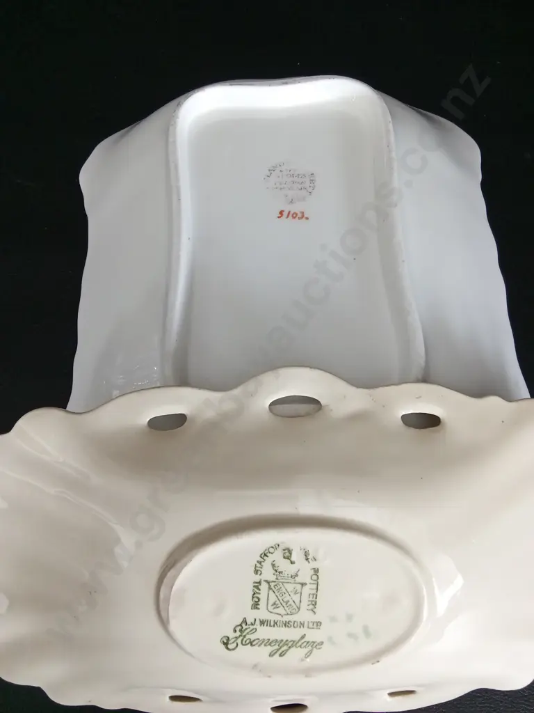 3 ITEMS INCLUDING ROYAL STRATFORD DISH L22CM AND SPODE DISH L25CM Image 1++