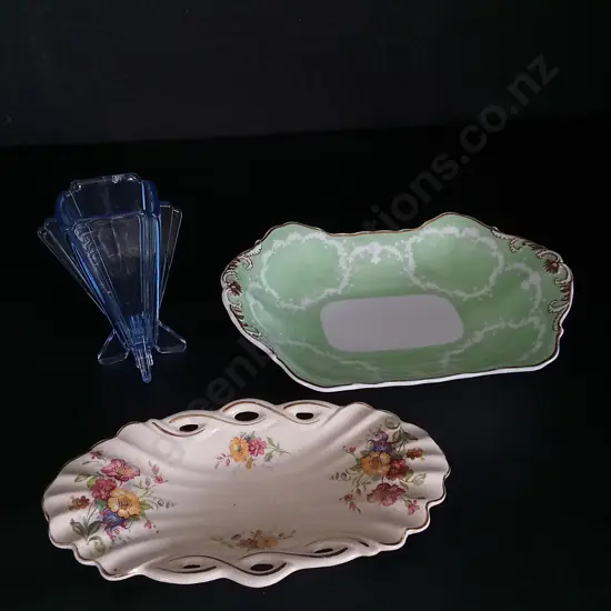 3 ITEMS INCLUDING ROYAL STRATFORD DISH L22CM AND SPODE DISH L25CM