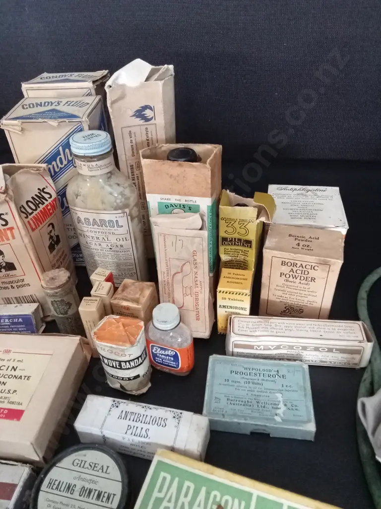 COLLECTION OF VINTAGE MEDICAL EQUIPMENT AND MEDICINE, INCLUDING SOME EMPTY BOXES Image 1++