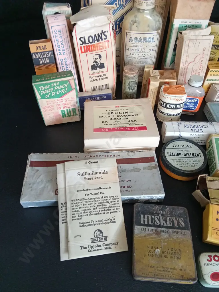COLLECTION OF VINTAGE MEDICAL EQUIPMENT AND MEDICINE, INCLUDING SOME EMPTY BOXES Image 1++