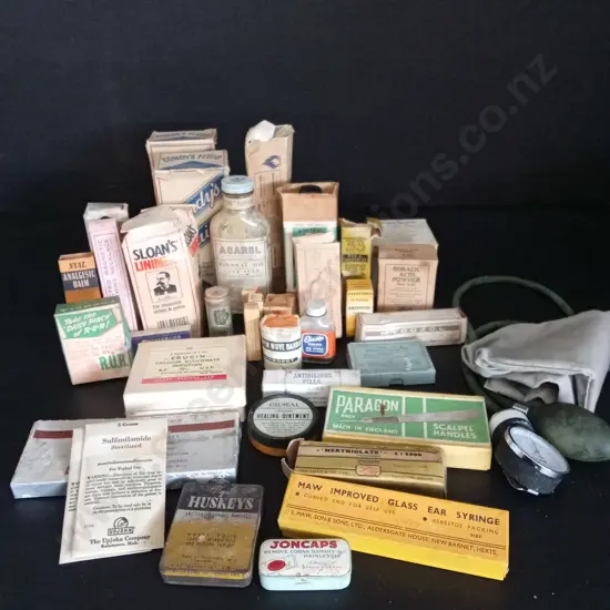 COLLECTION OF VINTAGE MEDICAL EQUIPMENT AND MEDICINE, INCLUDING SOME EMPTY BOXES