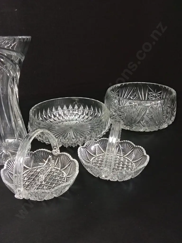 6 GLASS ITEMS TALLEST H23CM, INCLUDING CRYSTAL Image 1++