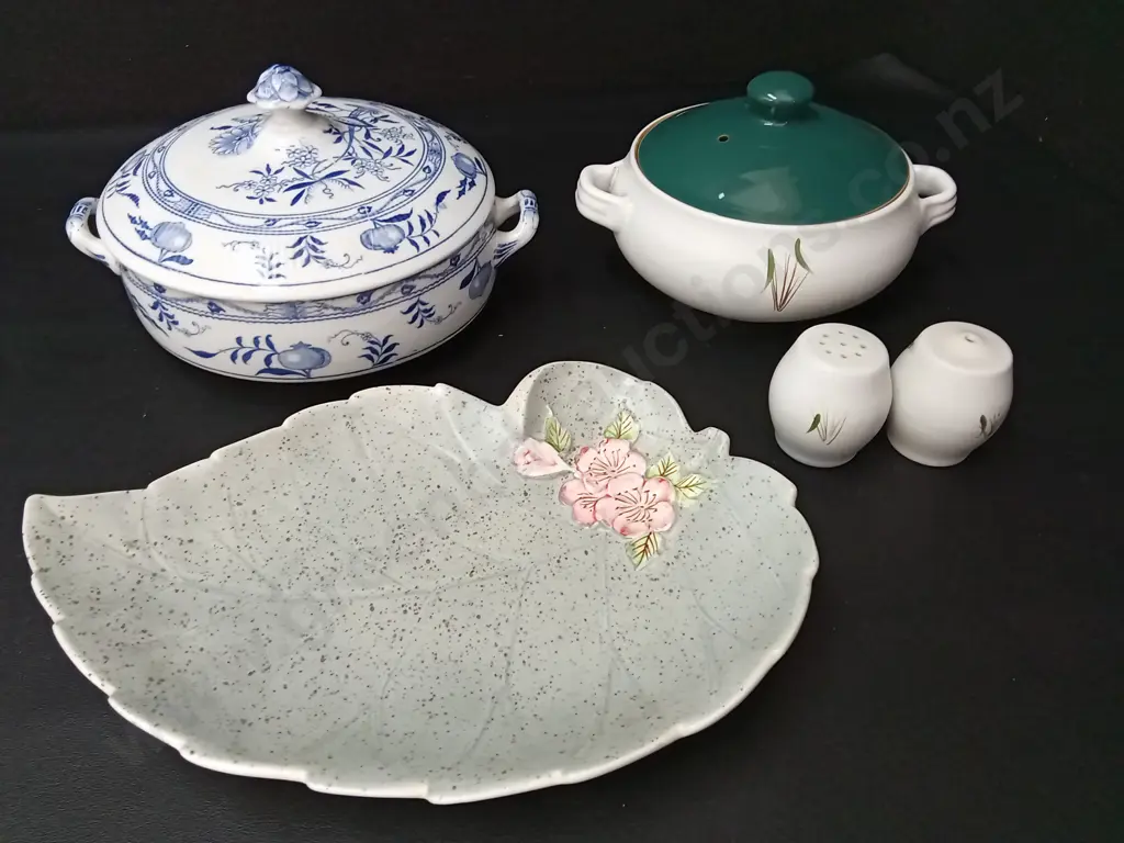 3 DISHES INCLUDING DENBY STONEWARE L21CM WITH MATCHING SIR AND PEPPER SHAKERS Image 1++