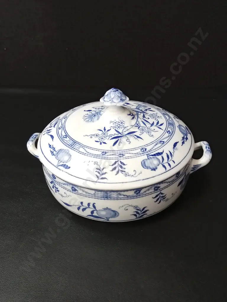 3 DISHES INCLUDING DENBY STONEWARE L21CM WITH MATCHING SIR AND PEPPER SHAKERS Image 1++