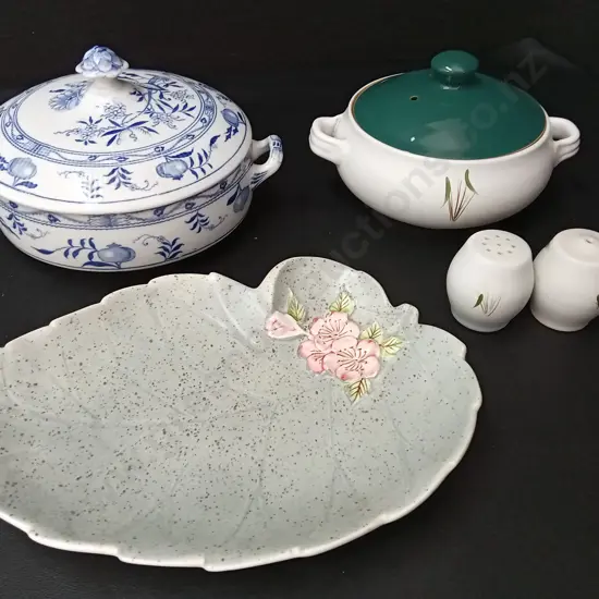 3 DISHES INCLUDING DENBY STONEWARE L21CM WITH MATCHING SIR AND PEPPER SHAKERS
