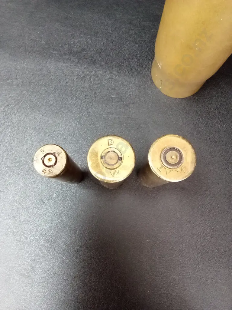 4 VINTAGE EMPTY BRASS METAL SHELL CASINGS TALLEST H30CM Image 1++