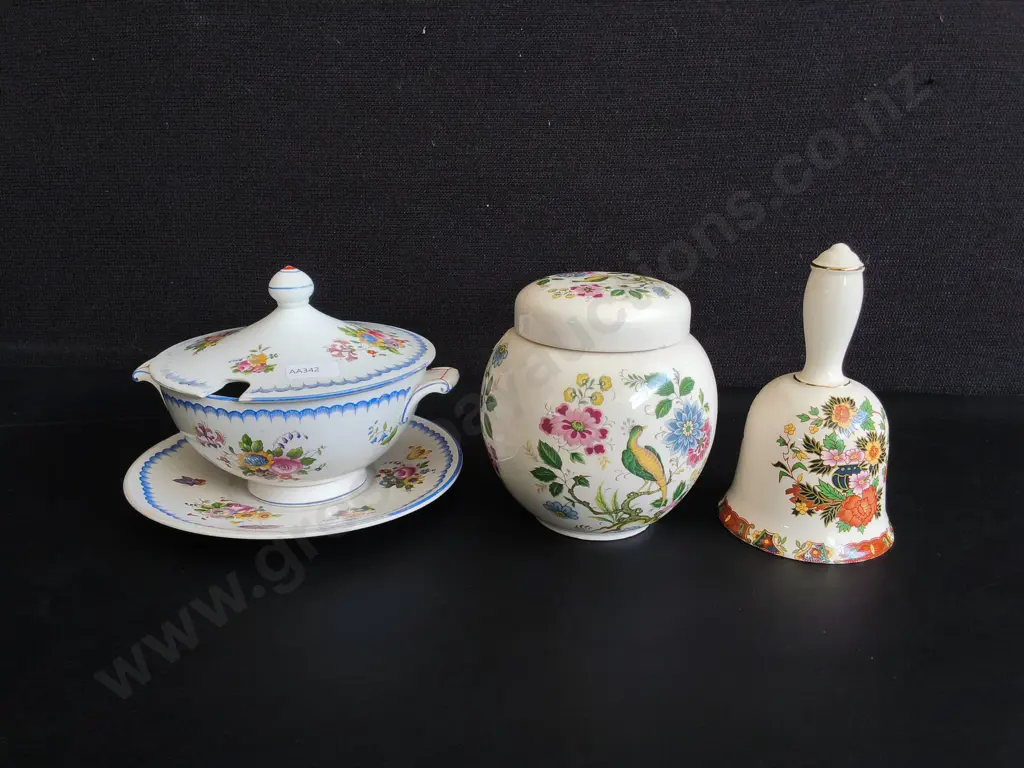 1927 CAULDON ENGLAND FINE BONE CHINA 3 PIECE TUREEN SET H 14 CM, AND VINTAGE SADLER CERAMIC GINGER JAR AND BELL H 16 CM Image 1++