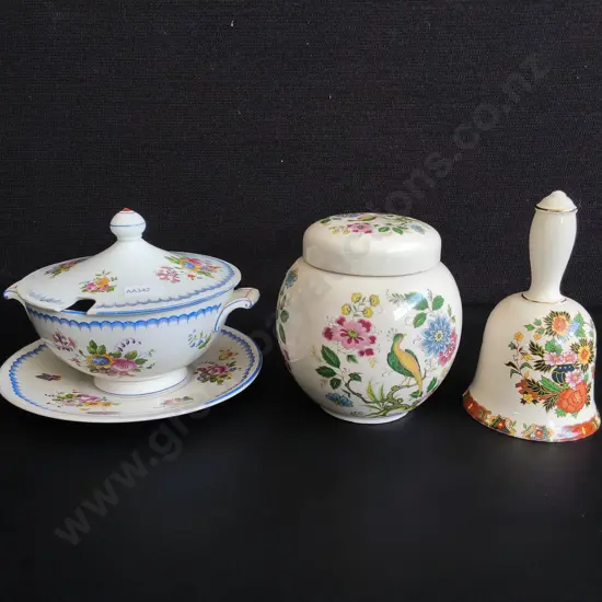1927 CAULDON ENGLAND FINE BONE CHINA 3 PIECE TUREEN SET H 14 CM, AND VINTAGE SADLER CERAMIC GINGER JAR AND BELL H 16 CM