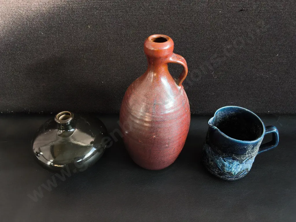 3 PIECES MIX OF POTTERY, JUG, BUD VASE, AND MUG, TALLEST H 24 CM Image 1++