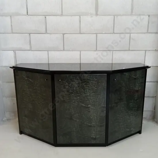 MODERN MULTI-SIDED COUNTER/CABINET WITH GLASS TOP AND TEXTURED DOORS, H 78CM X L 142CM X D 50CM